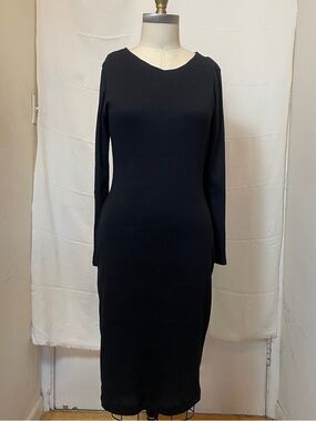 Black Long-Sleeve Midi Dress — Sleek Everyday Style casual sophistication!